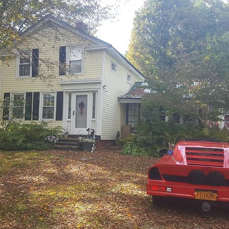 A Meadow House Bed & Breakfast Lakeville Exterior photo