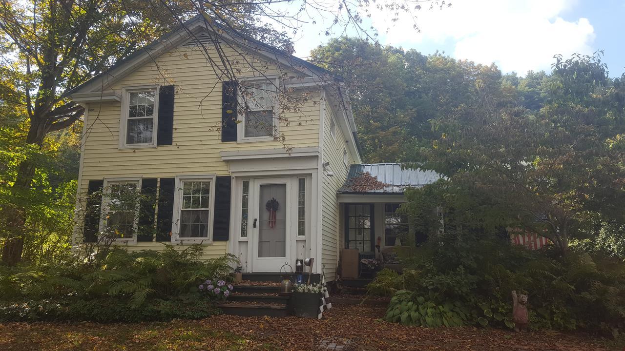 A Meadow House Bed & Breakfast Lakeville Exterior photo