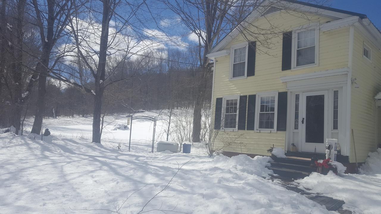 A Meadow House Bed & Breakfast Lakeville Exterior photo